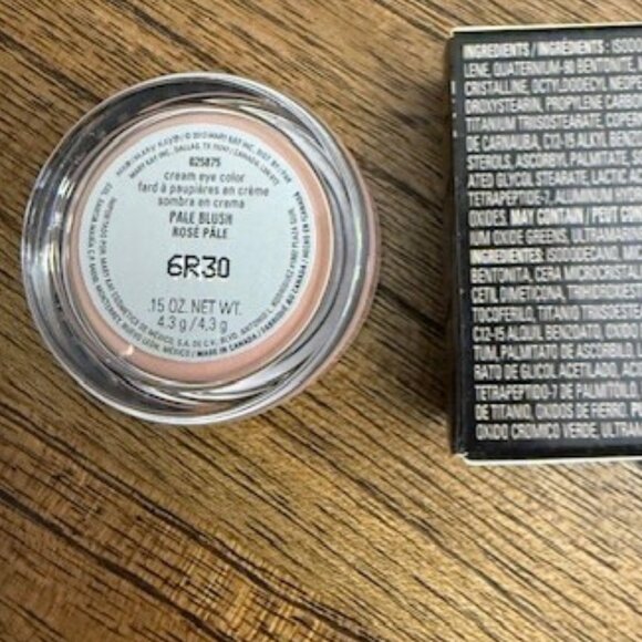 MARY KAY Cream Eye Color-Pale Blush/Rose Pale - Picture 2 of 5